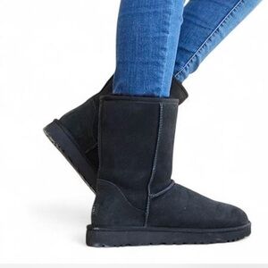 UGG Women’s Classic II Black Short Boots Size 9